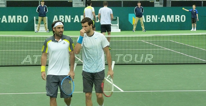 Î Î±Î³Î´Î±Ï„Î®Ï‚/Dimitrov ÎµÎºÏ„ÏŒÏ‚ ÏƒÏ„Î± Î´Î¯Ï€Î»Î± ÏƒÏ„Î¿ Î¡ÏŒÏ„ÎµÏÎ½Ï„Î±Î¼ 