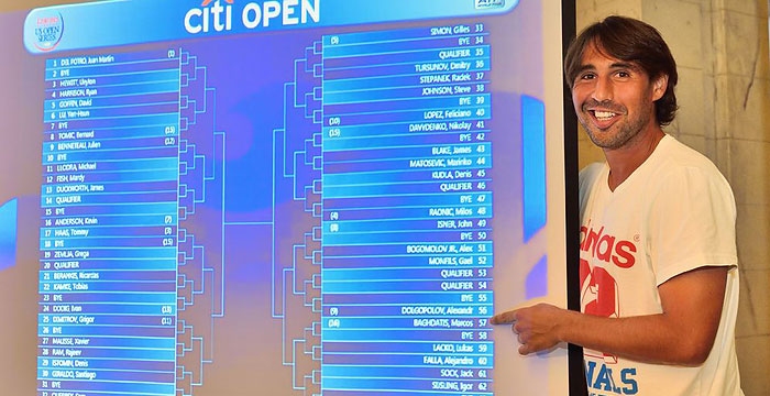 ÎŸ ÎœÎ¬ÏÎºÎ¿Ï‚ Ï€Î±ÏÏŽÎ½ ÏƒÏ„Î·Î½ ÎºÎ»Î®ÏÏ‰ÏƒÎ· Ï„Î·Ï‚ ÎŸÏ…Î¬ÏƒÎ¹Î³ÎºÏ„Î¿Î½