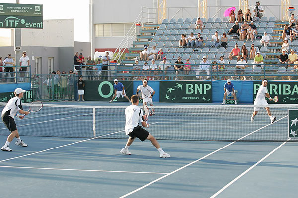 Î— ÎšÏÏ€ÏÎ¿Ï‚ Ï€ÏÎ¿Î·Î³ÎµÎ¯Ï„Î±Î¹ 2-1